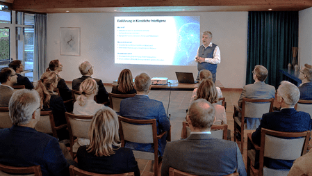 KI-An­wen­der­schu­lun­gen – Zu­kunft jetzt mei­stern Mit KI im All­tag und im Be­ruf di­rekt durch­star­ten! Unsere KI-An­wen­der­schu­lungen sind so ge­stal­tet, dass Sie KI ver­ste­hen, an­wen­den und so­fort pro­fi­tie­ren. Ohne Fach­chi­ne­sisch, son­dern mit pra­xis­taug­lichem Know-how, das wirk­lich wei­ter­hilft. 
