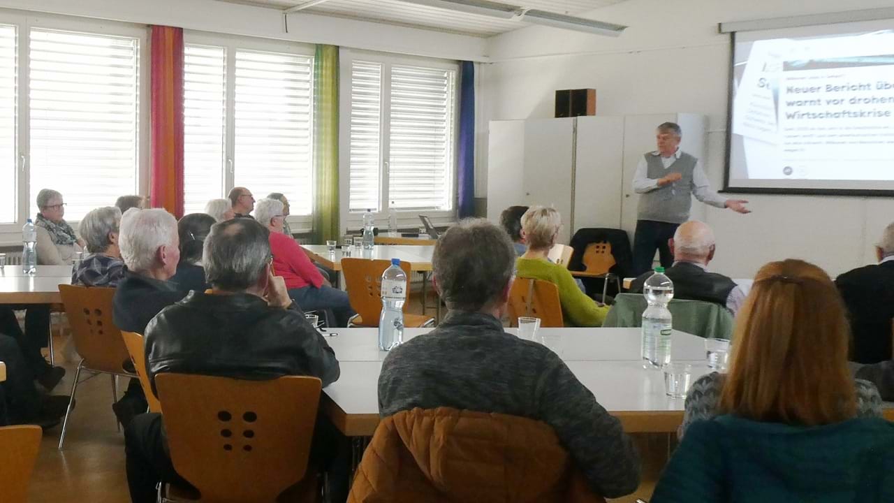 Christian Blattner am referieren eines Vortrages in Bürglen
